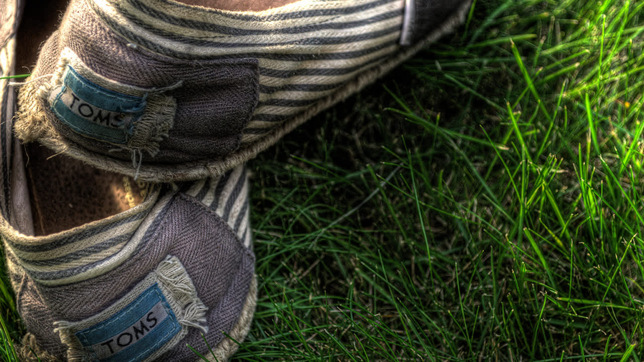 The Broken One Give Model 3 Ways To Save Toms Shoes