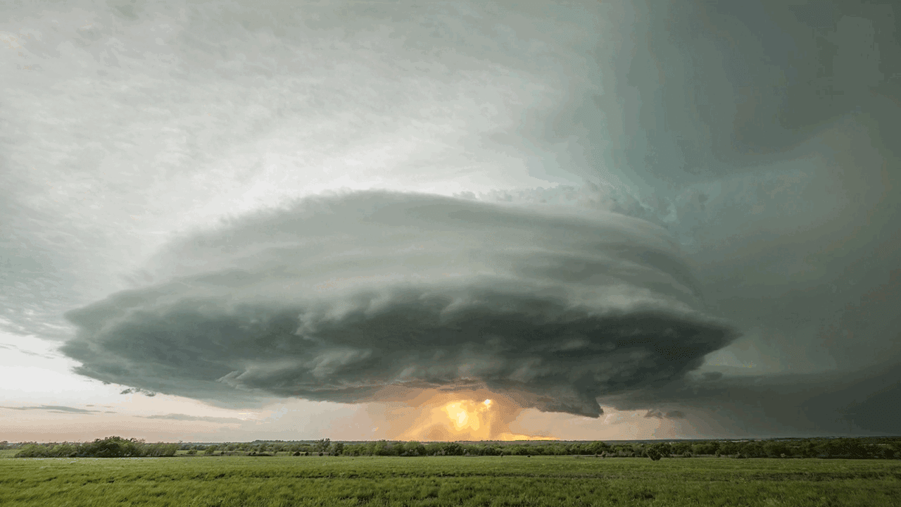 Watch This Insanely Terrifying Supercell Thunderstorm