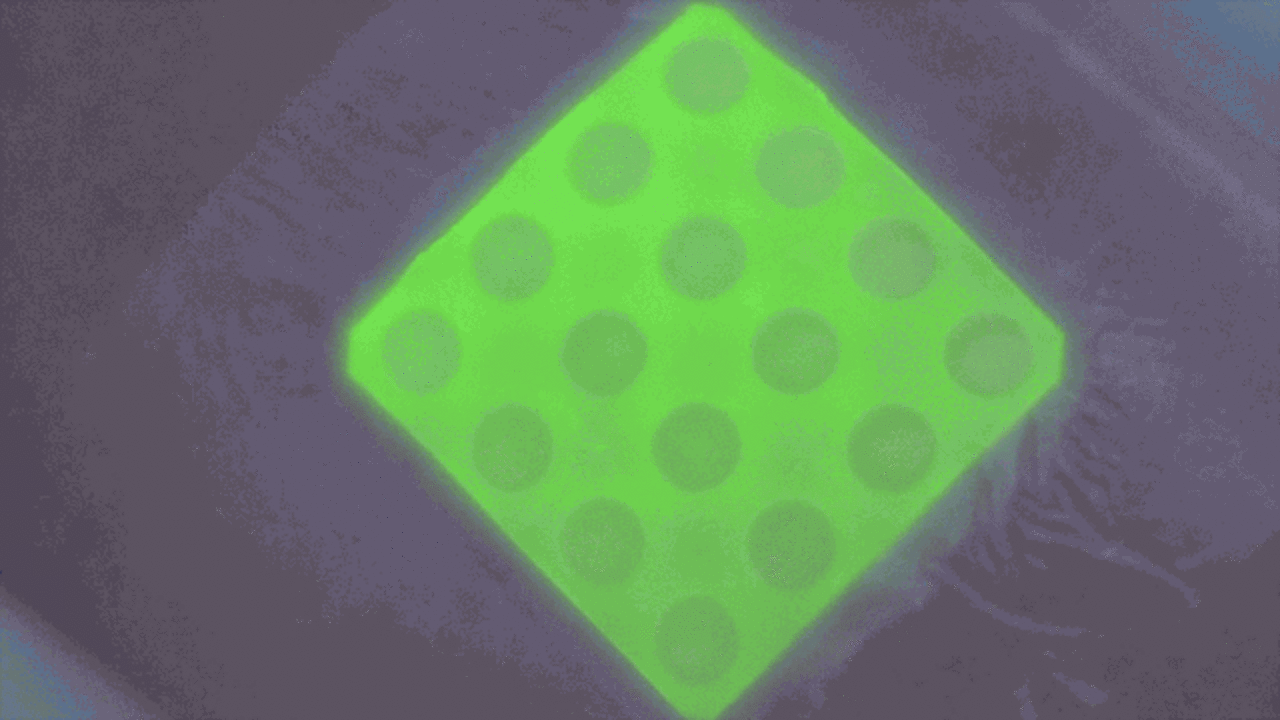 This Smart Bandage Turns Green When Wounds Are Infected