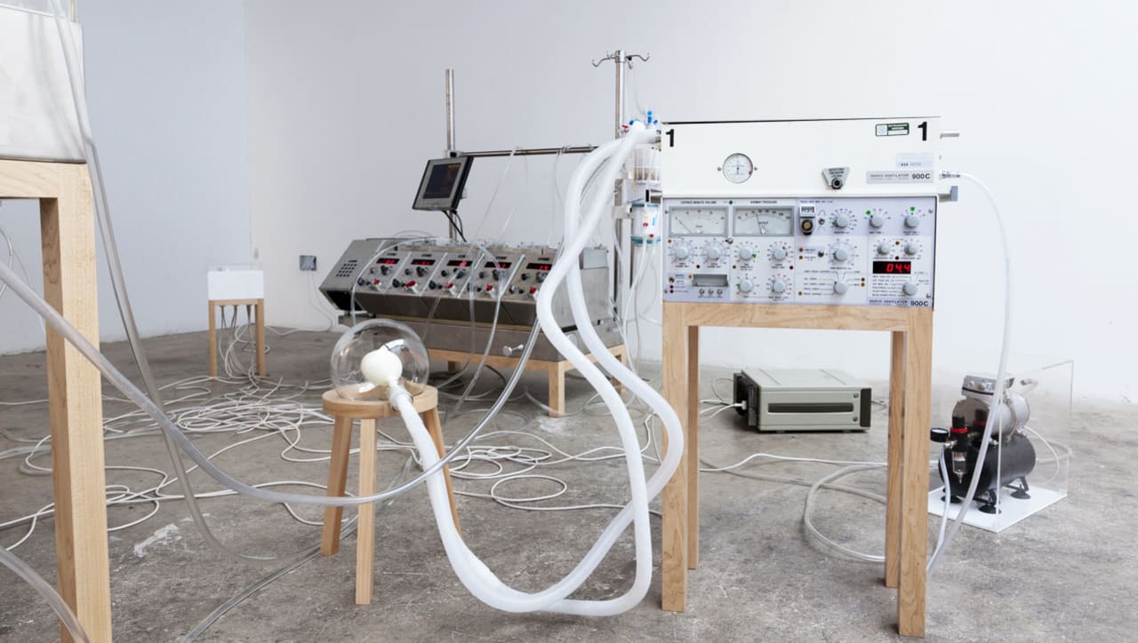 Artist Hacks 5 Life Support Machines, So They All Keep Each Other Alive