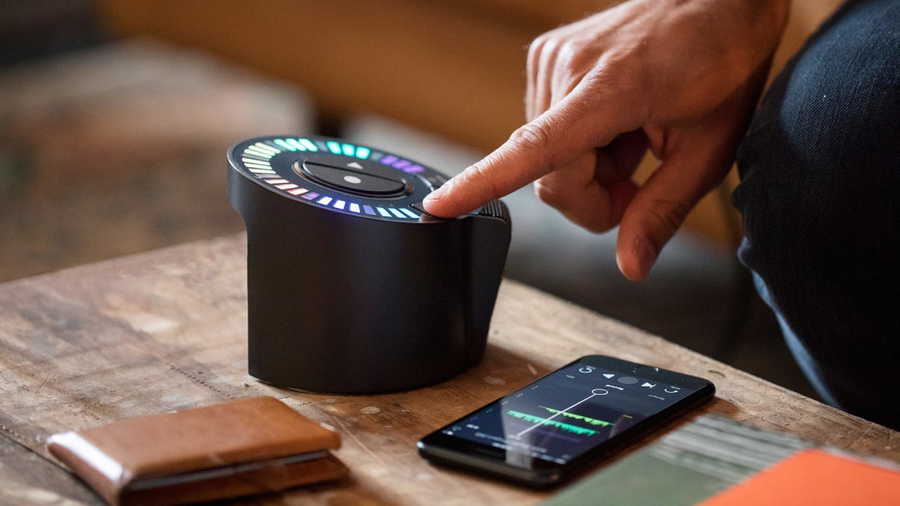 This Little Wireless Gadget Turns Your iPhone Into A DI ...